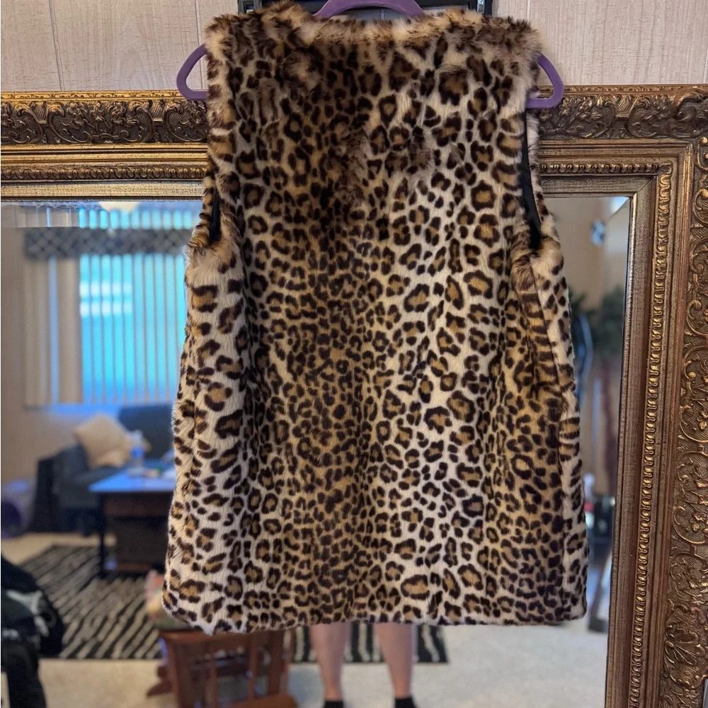 Leopard Print Faux Fur Vest - Picture 3 of 3